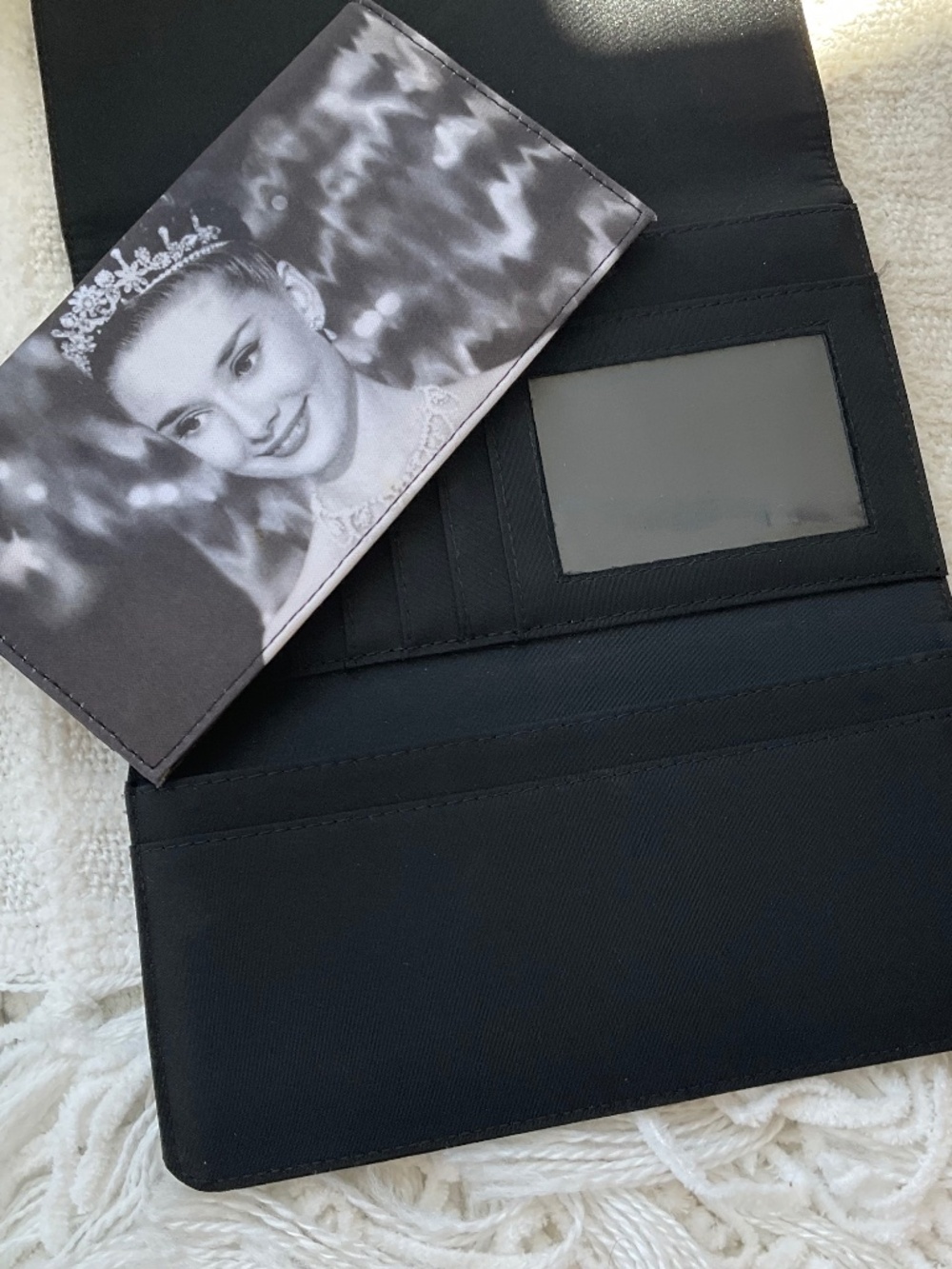 Audrey Hepburn black wallet - Picture 5 of 10